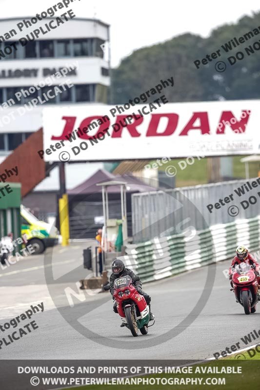 Vintage motorcycle club;eventdigitalimages;mallory park;mallory park trackday photographs;no limits trackdays;peter wileman photography;trackday digital images;trackday photos;vmcc festival 1000 bikes photographs